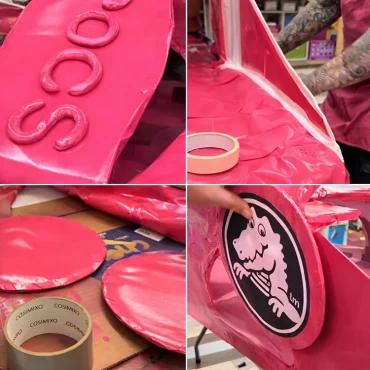 Riemchen und Knöpfe basteln und am Schuh befestigen