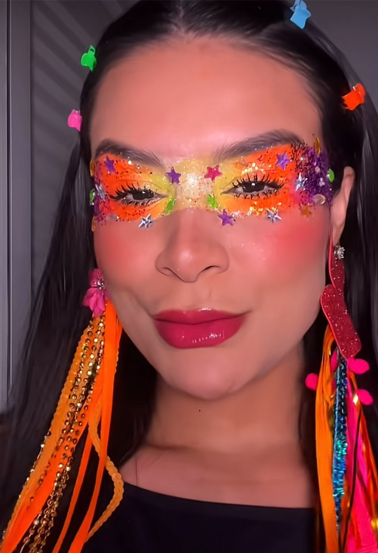 schminktipps karneval grafische karnevalsmaske mit tape