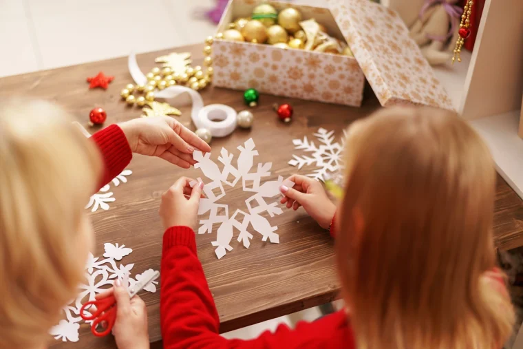 Was kann man mit Kindern im Januar basteln - Schneeflocken, Schneemänner und Eisbären