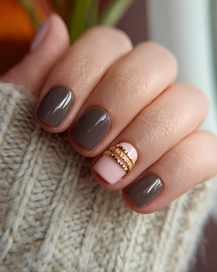 kurze nägel mit dezentem gold bangle