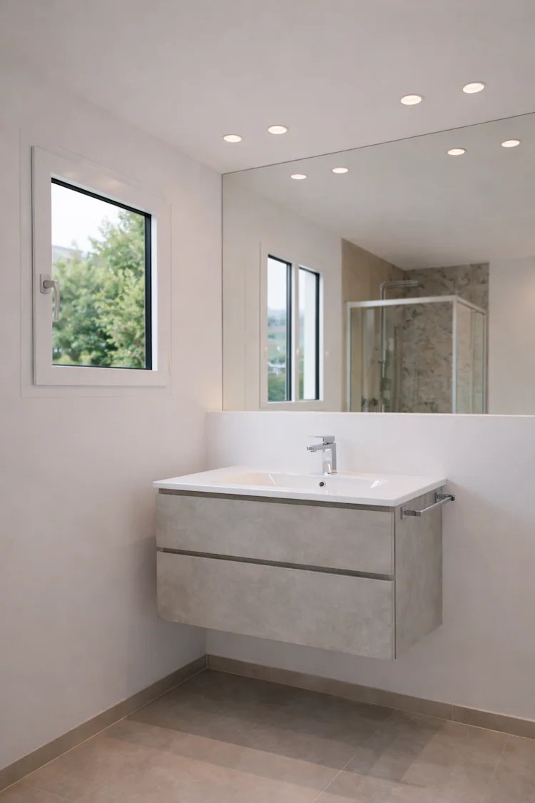 wenn natürliches licht den waschplatz aufwertet